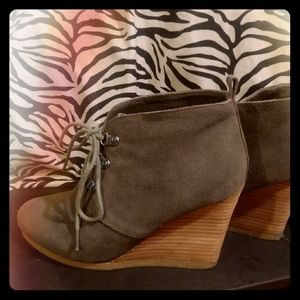 GREY ANKEL BOOTS BY XPRESS GREAT DEAL